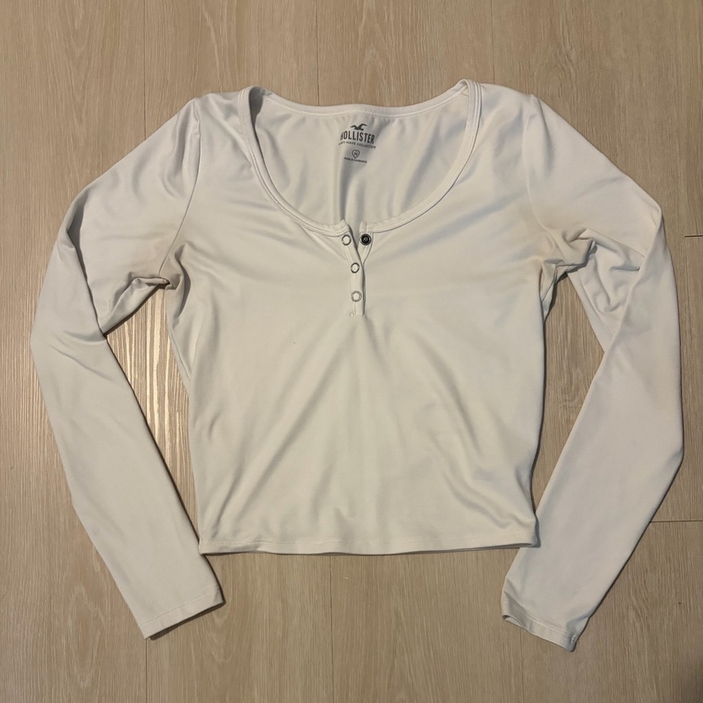 Hollister Women's Off-White Long Sleeve Tee